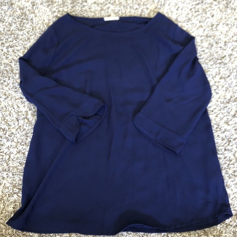 Everly Blue 3/4 Sleeve Blouse Top Size Medium Scoop Neck  Light Weight